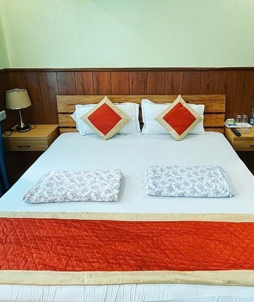 nyamdel room